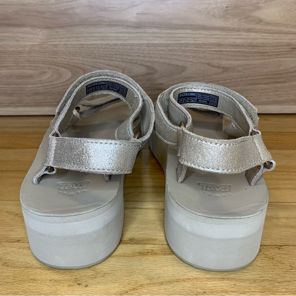 Teva Flatform Universal Leather Gold Sandals - Size 10 - Picture 4 of 7